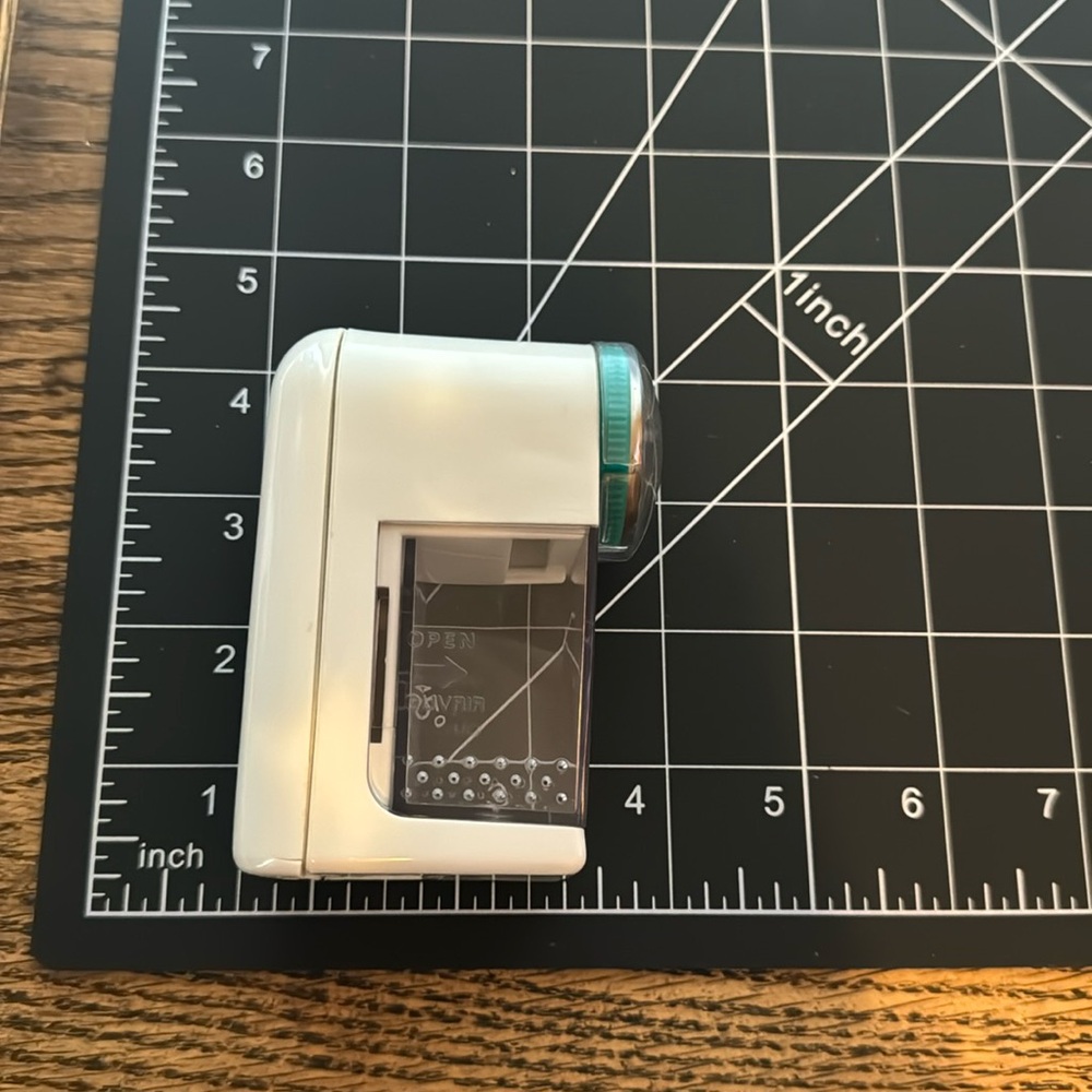 Windmere Mini Clothes Shaver